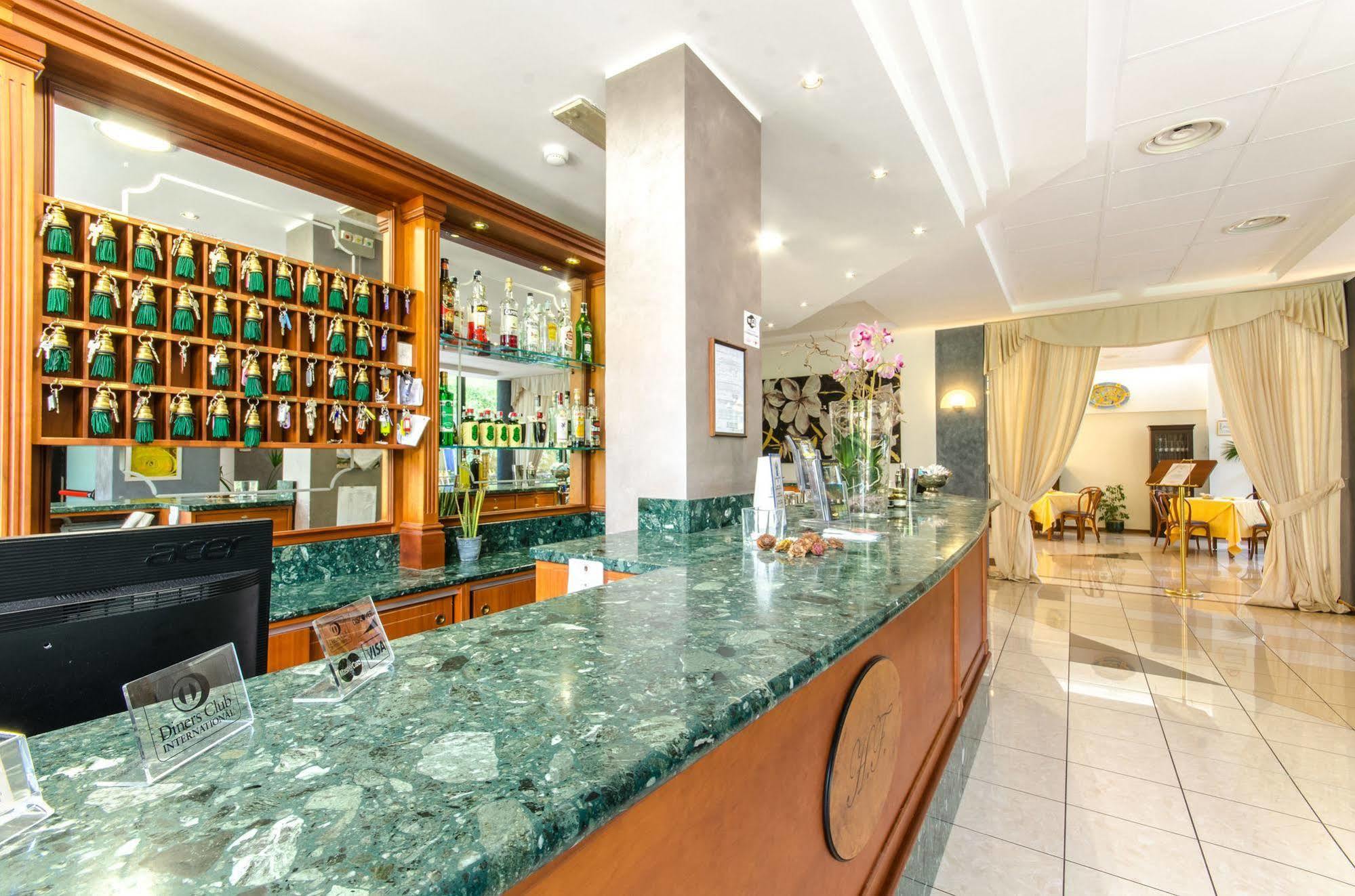 Hotel Federico II Л'Аквіла Екстер'єр фото